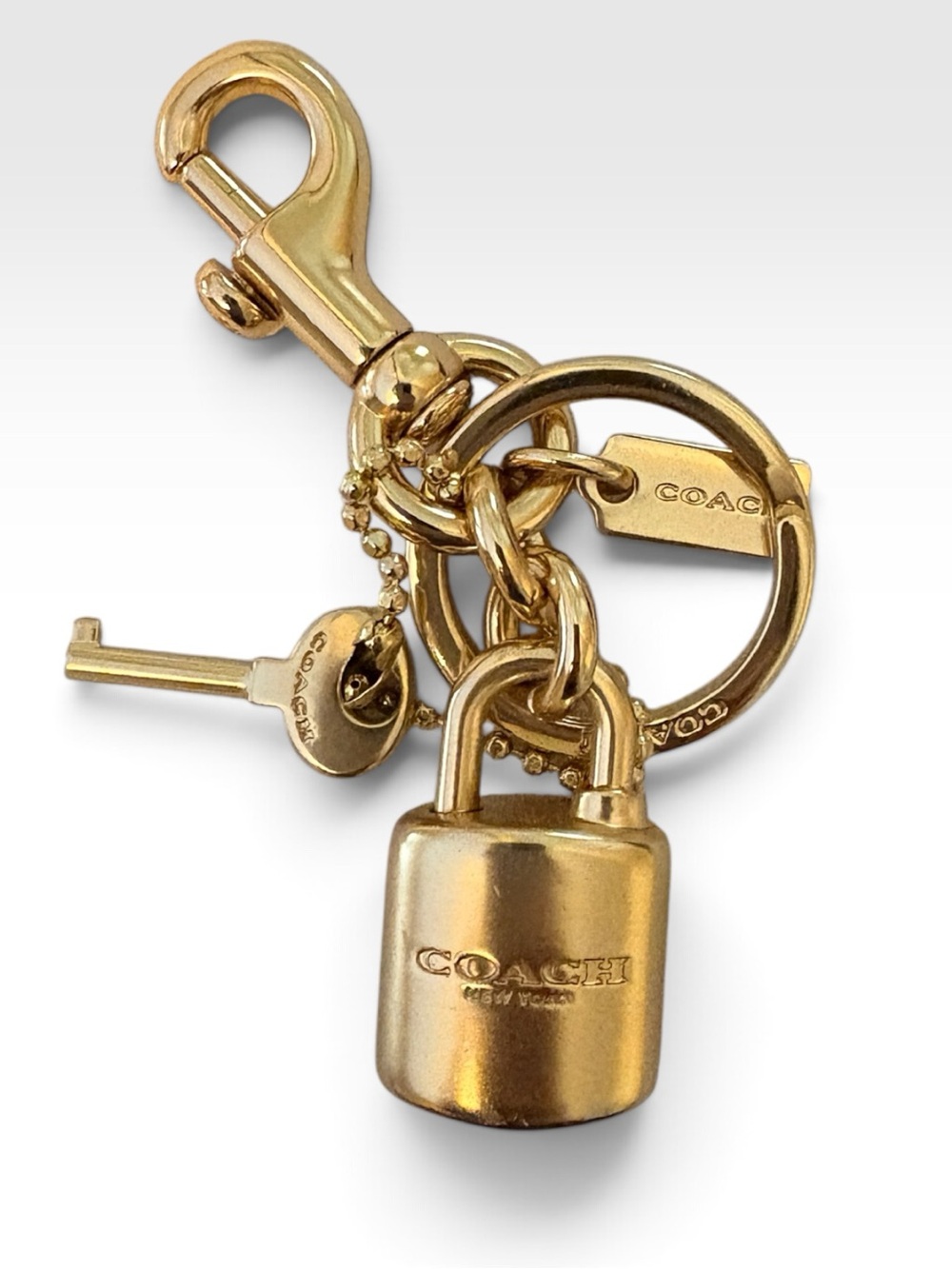 Coach Gold Lock & Key Bag Charm Keychain Horse & Carriage - Picture 2 of 6
